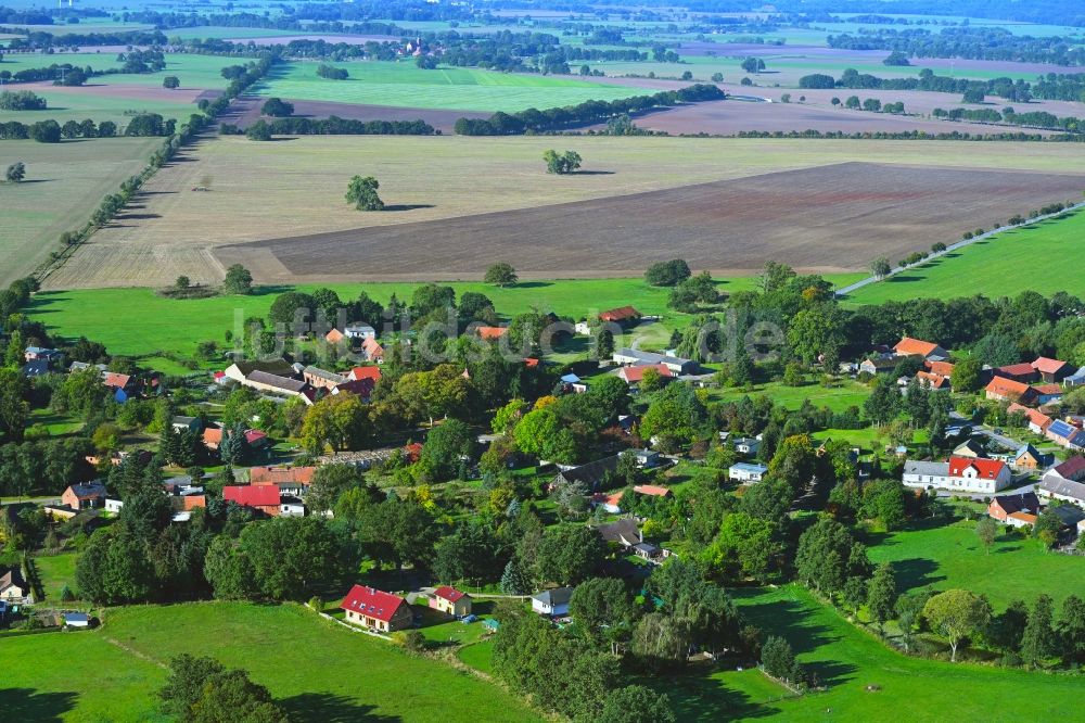 Wilmersdorf aus der Vogelperspektive: Dorfkern am Feldrand in Wilmersdorf im Bundesland Brandenburg, Deutschland