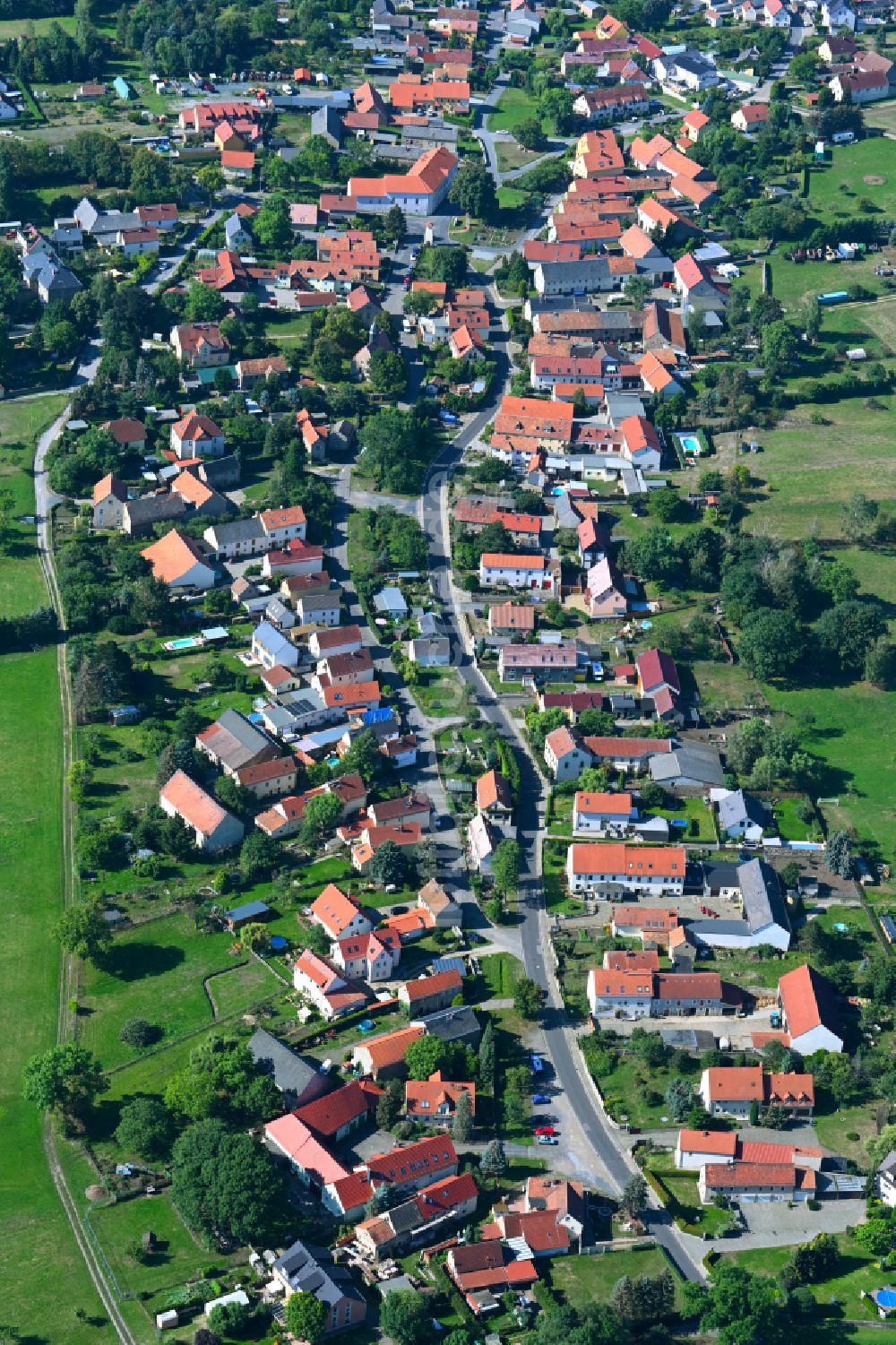 Wilschdorf aus der Vogelperspektive: Dorfkern am Feldrand in Wilschdorf im Bundesland Sachsen, Deutschland