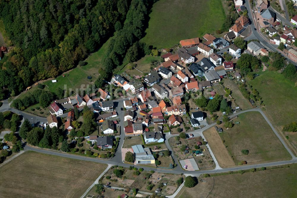 Windheim von oben - Dorfkern am Feldrand in Windheim im Bundesland Bayern, Deutschland