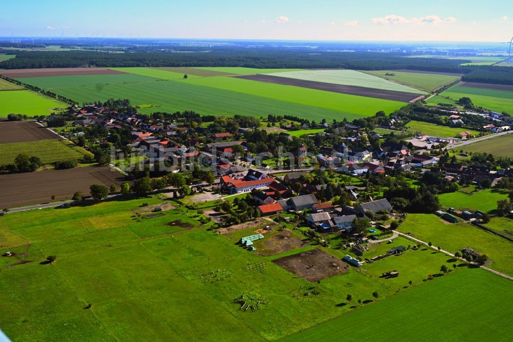 Winterfeld aus der Vogelperspektive: Dorfkern am Feldrand in Winterfeld im Bundesland Sachsen-Anhalt, Deutschland