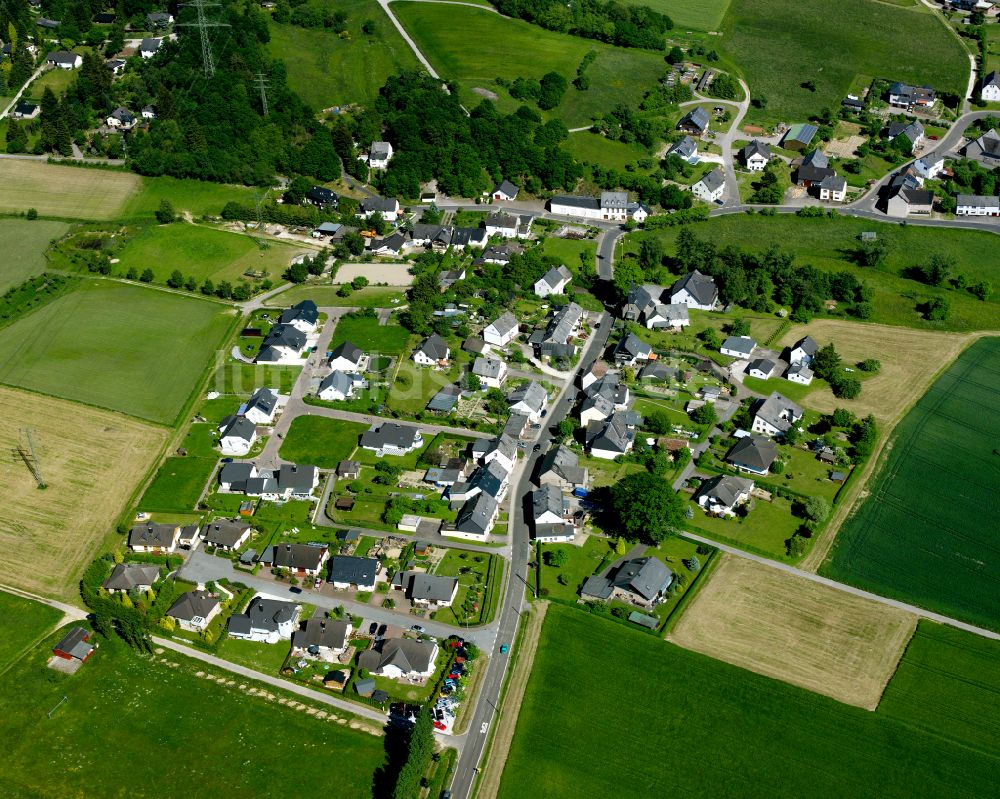 Wochenendhausgebiet Erbach von oben - Dorfkern am Feldrand in Wochenendhausgebiet Erbach im Bundesland Rheinland-Pfalz, Deutschland