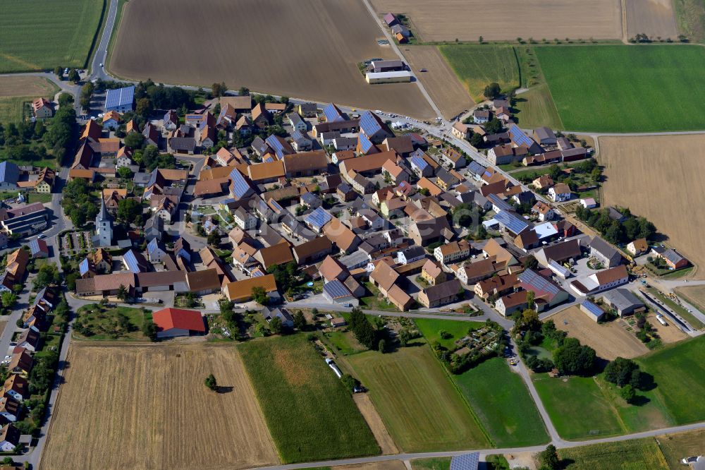 Luftaufnahme Wolkshausen - Dorfkern am Feldrand in Wolkshausen im Bundesland Bayern, Deutschland