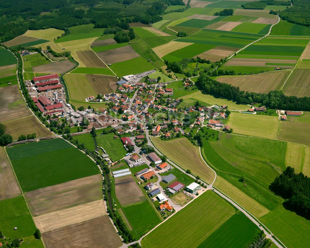 Zell aus der Vogelperspektive: Dorfkern am Feldrand in Zell im Bundesland Baden-Württemberg, Deutschland