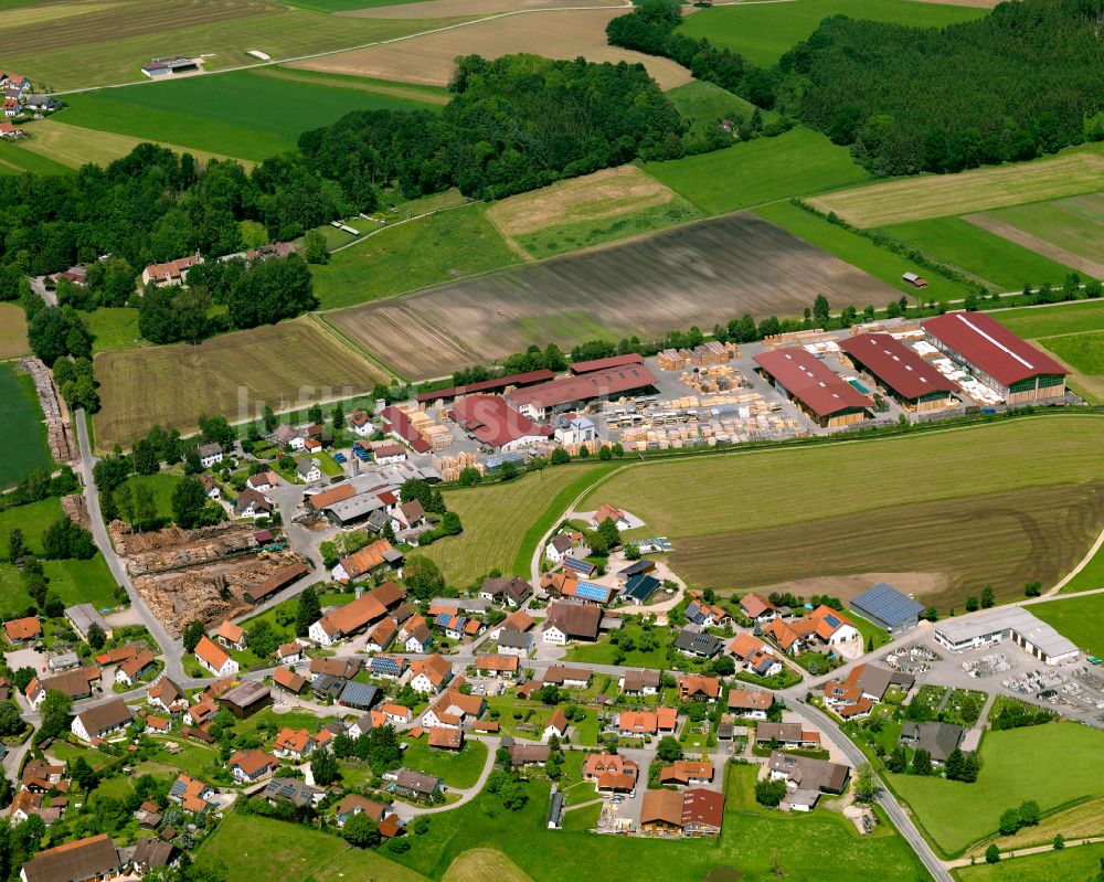 Zell von oben - Dorfkern am Feldrand in Zell im Bundesland Baden-Württemberg, Deutschland