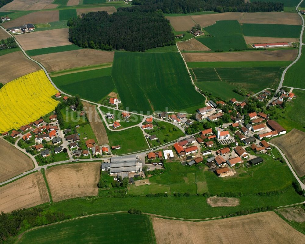 Luftaufnahme Zell - Dorfkern am Feldrand in Zell im Bundesland Bayern, Deutschland