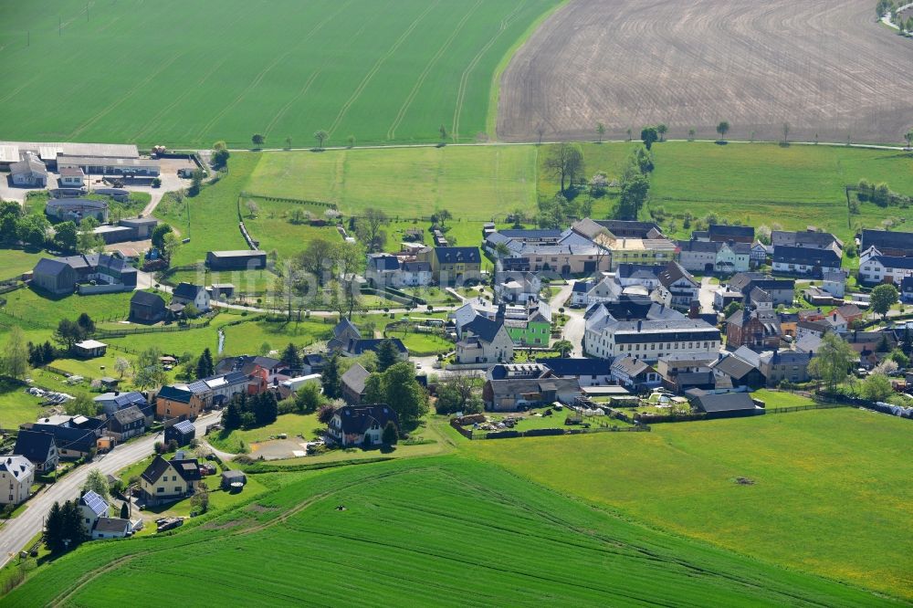 Zollgrün aus der Vogelperspektive: Dorfkern am Feldrand in Zollgrün im Bundesland Thüringen, Deutschland
