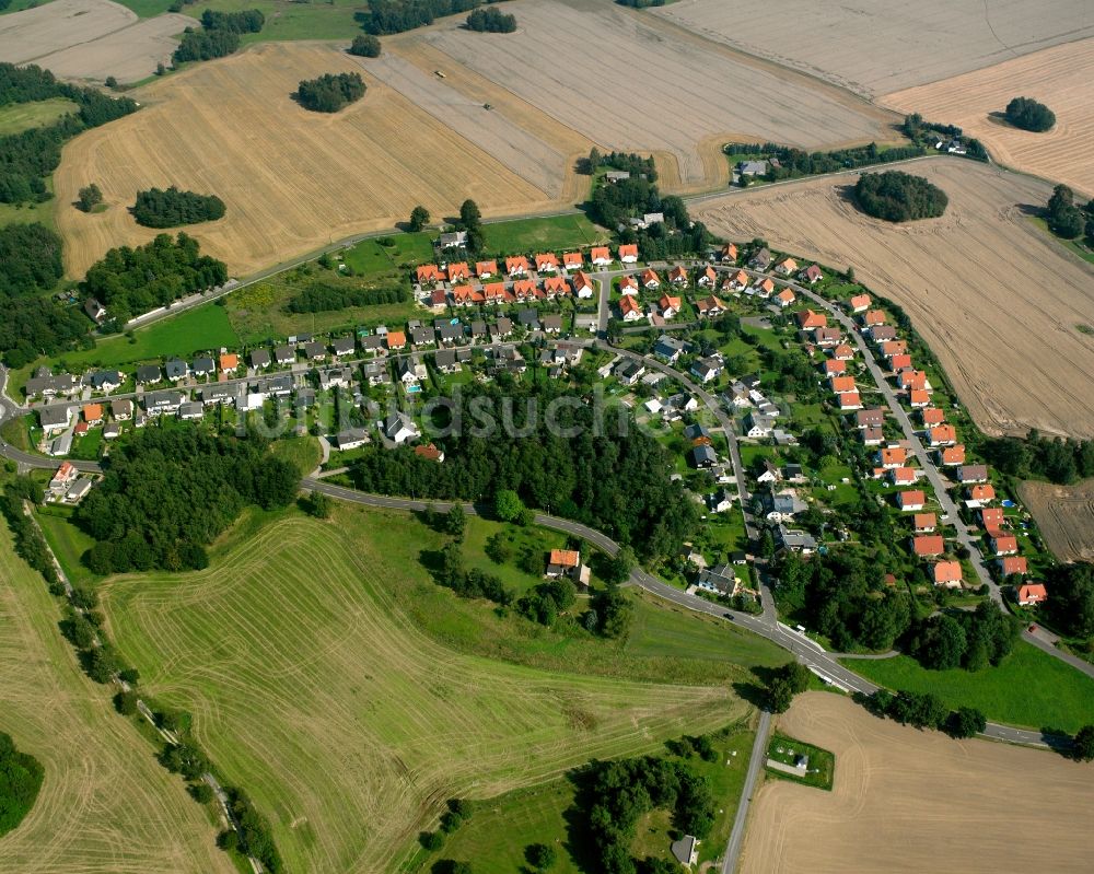 Zug aus der Vogelperspektive: Dorfkern am Feldrand in Zug im Bundesland Sachsen, Deutschland