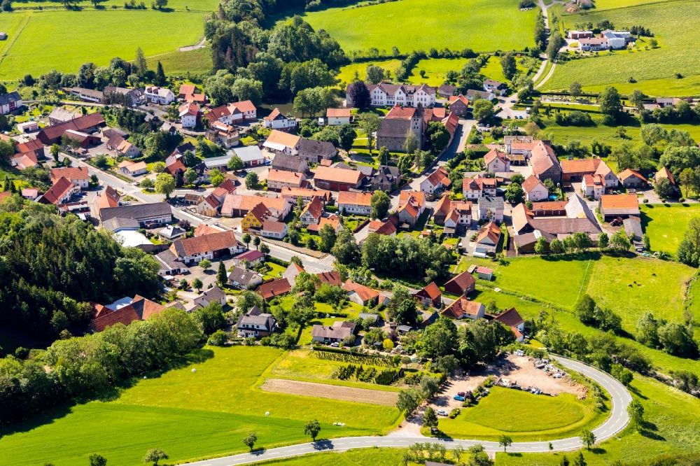 Luftaufnahme Flechtdorf - Dorfkern in Flechtdorf im Bundesland Hessen, Deutschland