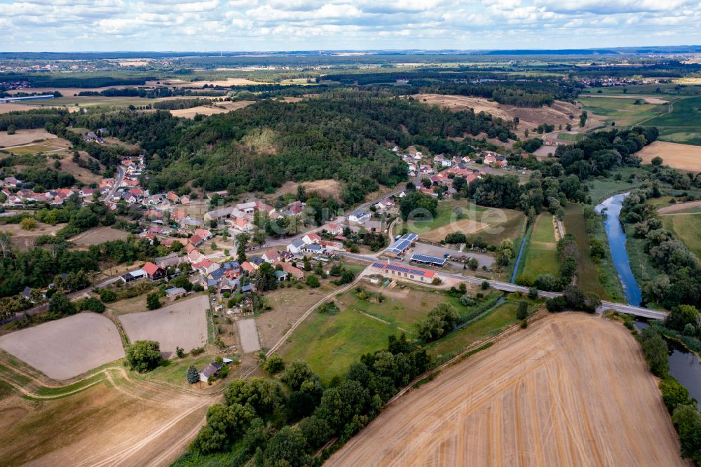 Gabow von oben - Dorfkern an den Fluss- Uferbereichen Alte Oder in Gabow im Bundesland Brandenburg, Deutschland