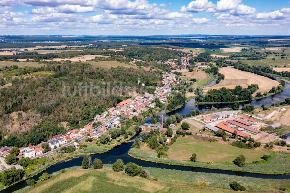 Luftaufnahme Schiffmühle - Dorfkern an den Fluss- Uferbereichen Alte Oder in Neutornow im Bundesland Brandenburg, Deutschland