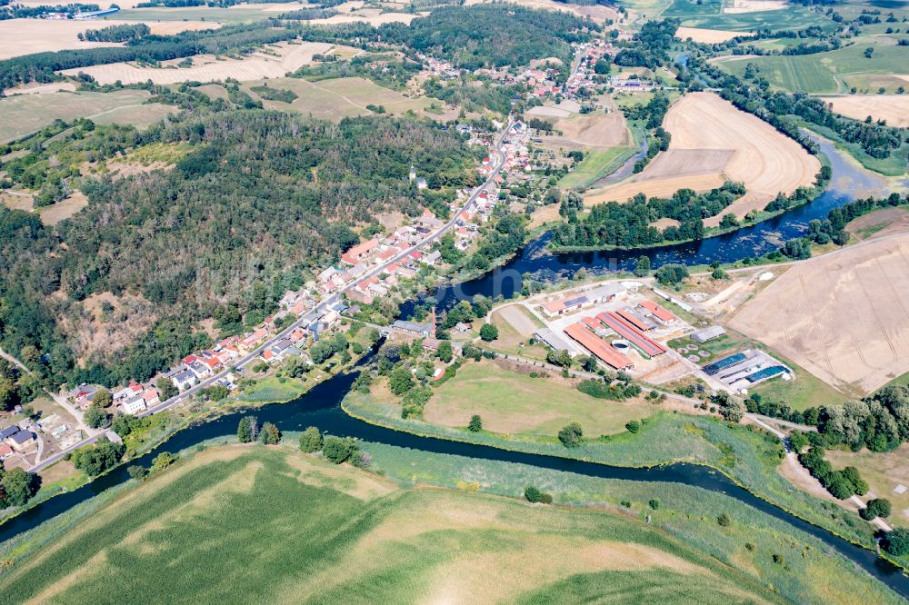 Schiffmühle von oben - Dorfkern an den Fluss- Uferbereichen Alte Oder in Neutornow im Bundesland Brandenburg, Deutschland