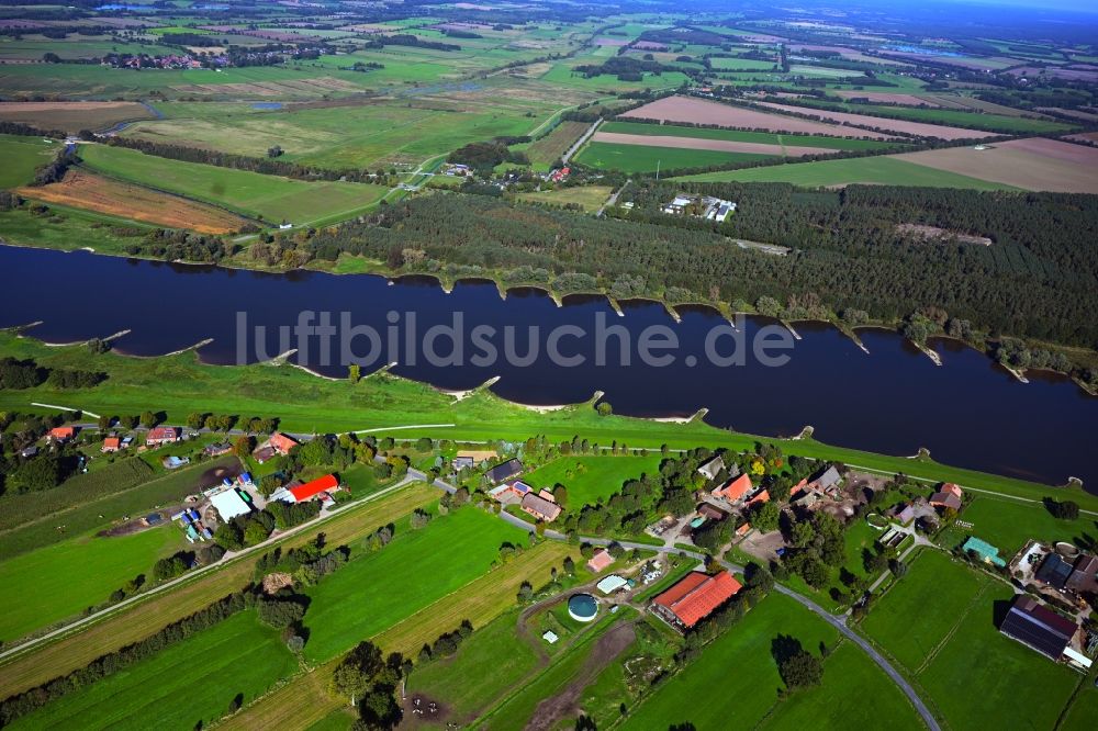 Barförde von oben - Dorfkern an den Fluss- Uferbereichen der Elbe in Barförde im Bundesland Niedersachsen, Deutschland