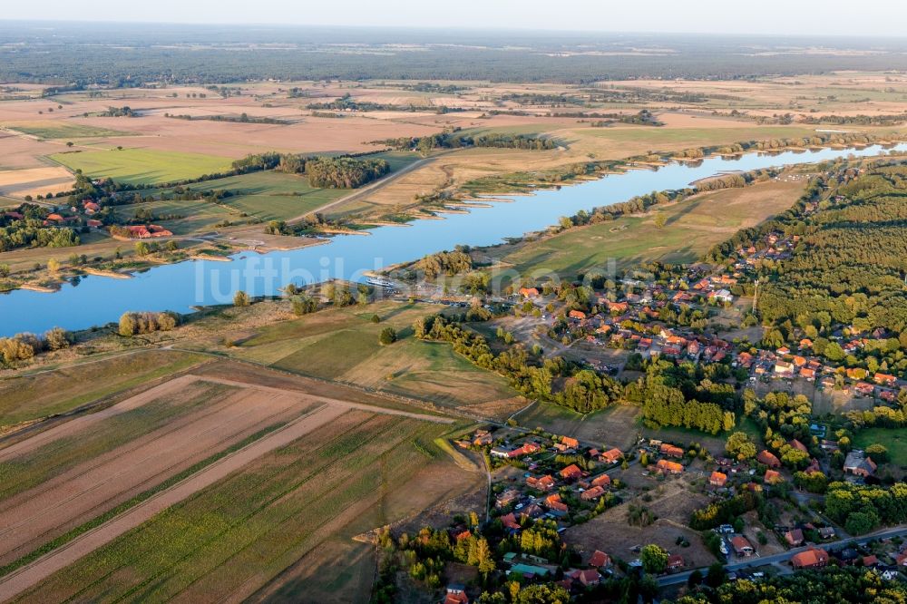 Luftbild Neu Darchau - Dorfkern an den Fluss- Uferbereichen der Elbe in Neu Darchau im Bundesland Niedersachsen, Deutschland