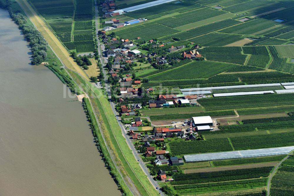 Wisch von oben - Dorfkern an den Fluss- Uferbereichen der Elbe in Wisch im Bundesland Niedersachsen, Deutschland