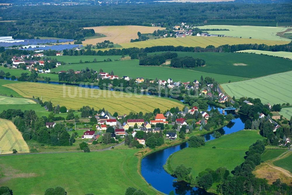 Altleisnig aus der Vogelperspektive: Dorfkern an den Fluss- Uferbereichen der Freiberger Mulde in Altleisnig im Bundesland Sachsen, Deutschland
