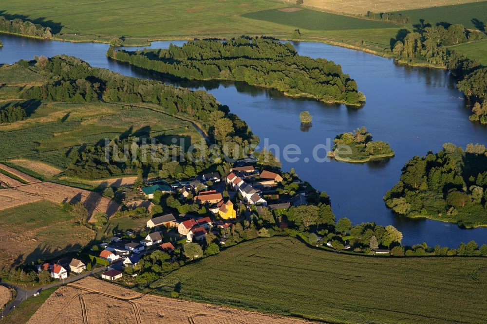 Luftaufnahme Brandenburg an der Havel - Dorfkern an den Fluss- Uferbereichen der Havel in Brandenburg an der Havel im Bundesland Brandenburg, Deutschland