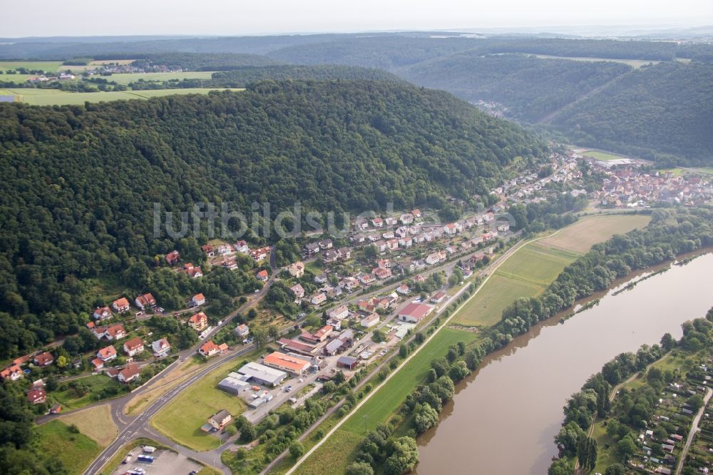 Luftaufnahme Hasloch - Dorfkern an den Fluss- Uferbereichen des Main in Hasloch im Bundesland Bayern, Deutschland
