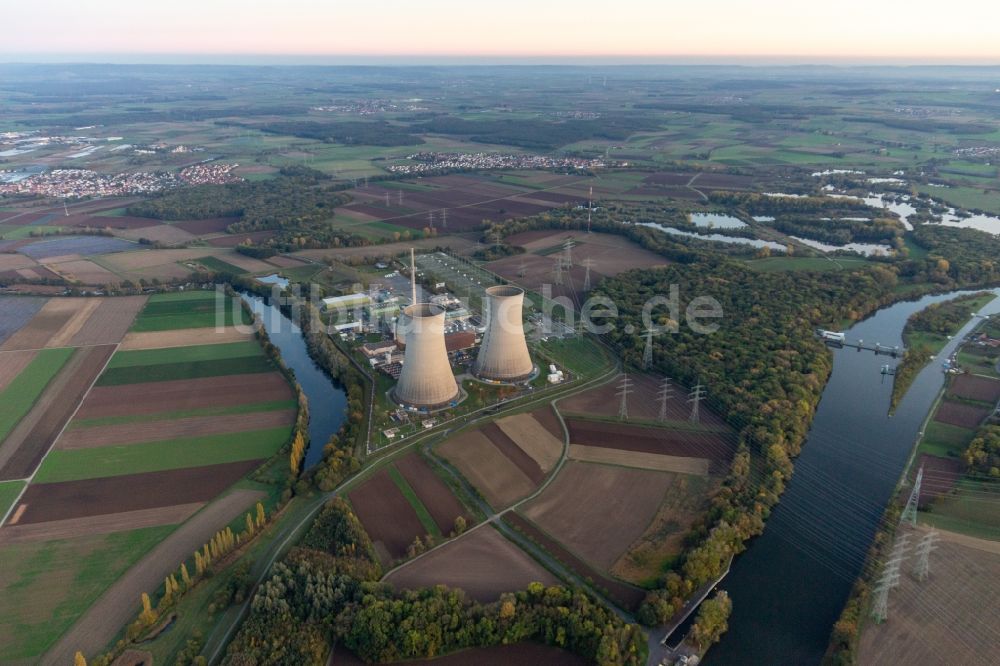 Luftaufnahme Garstadt - Dorfkern an den Fluss- Uferbereichen des Main vor dem stillgelegten Schweinfurter KKW in Garstadt im Bundesland Bayern, Deutschland