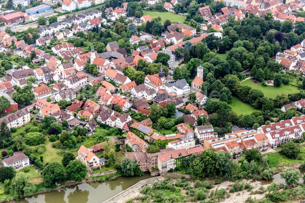 Wieblingen aus der Vogelperspektive: Dorfkern an den Fluss- Uferbereichen des Neckar in Wieblingen im Bundesland Baden-Württemberg, Deutschland