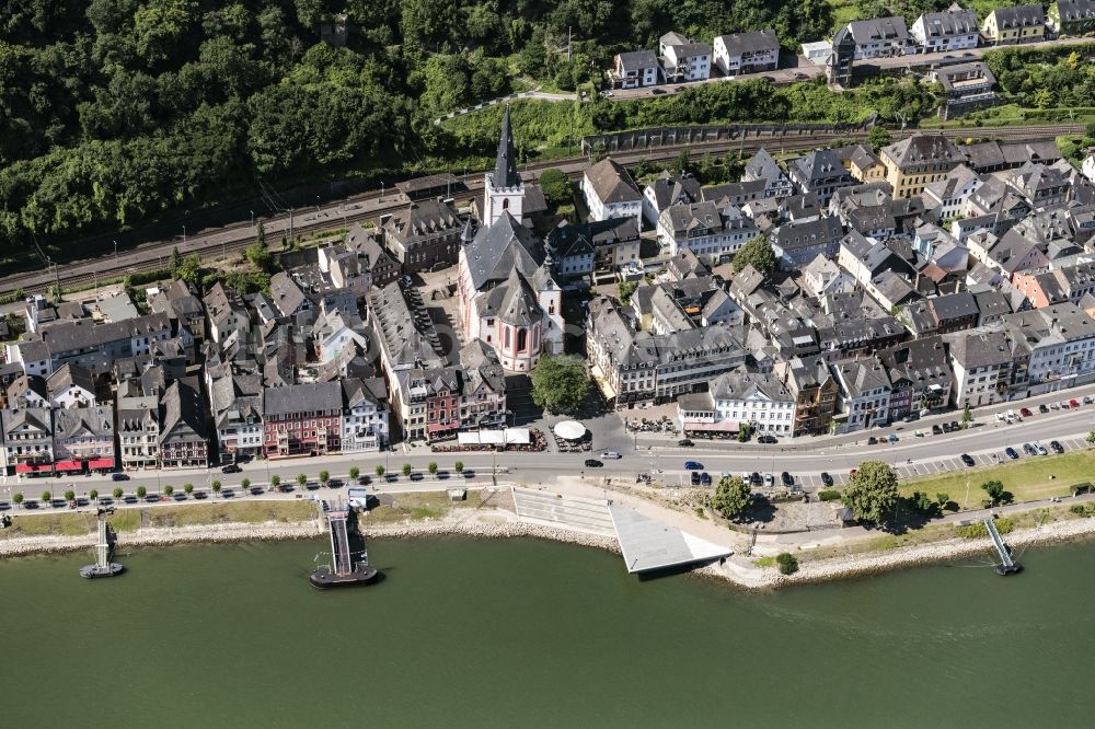 Luftaufnahme Sankt Goar - Dorfkern an den Fluss- Uferbereichen des Rhein in Sankt Goar im Bundesland Rheinland-Pfalz, Deutschland