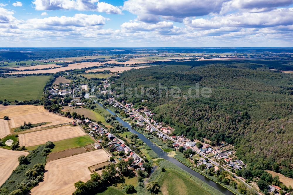 Luftaufnahme Schiffmühle - Dorfkern an den Fluss- Uferbereichen Wriezener Alte Oder in Schiffmühle im Bundesland Brandenburg, Deutschland