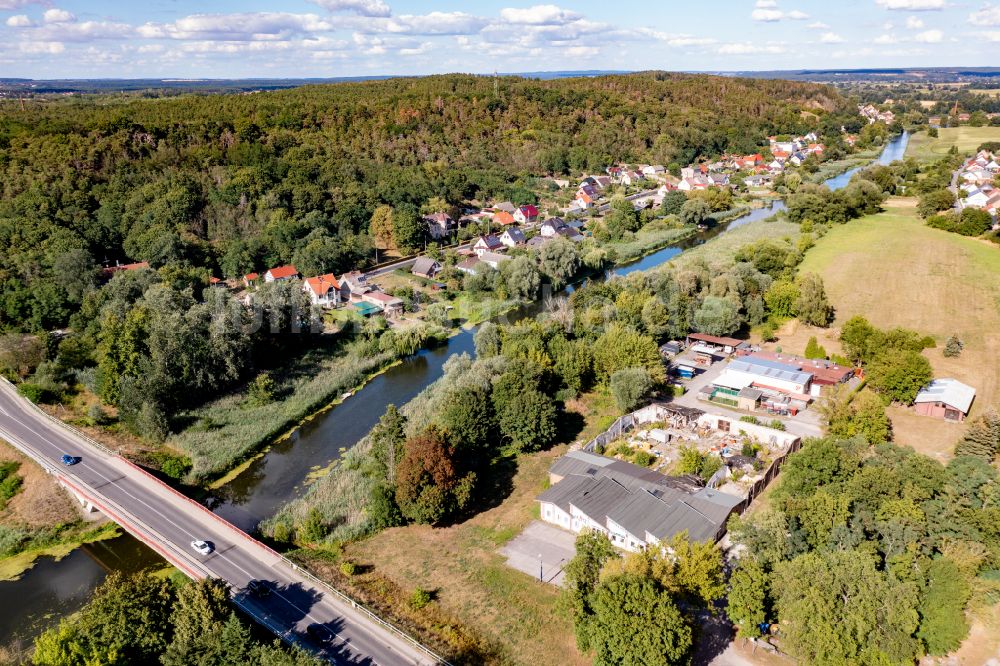 Luftbild Schiffmühle - Dorfkern an den Fluss- Uferbereichen Wriezener Alte Oder in Schiffmühle im Bundesland Brandenburg, Deutschland