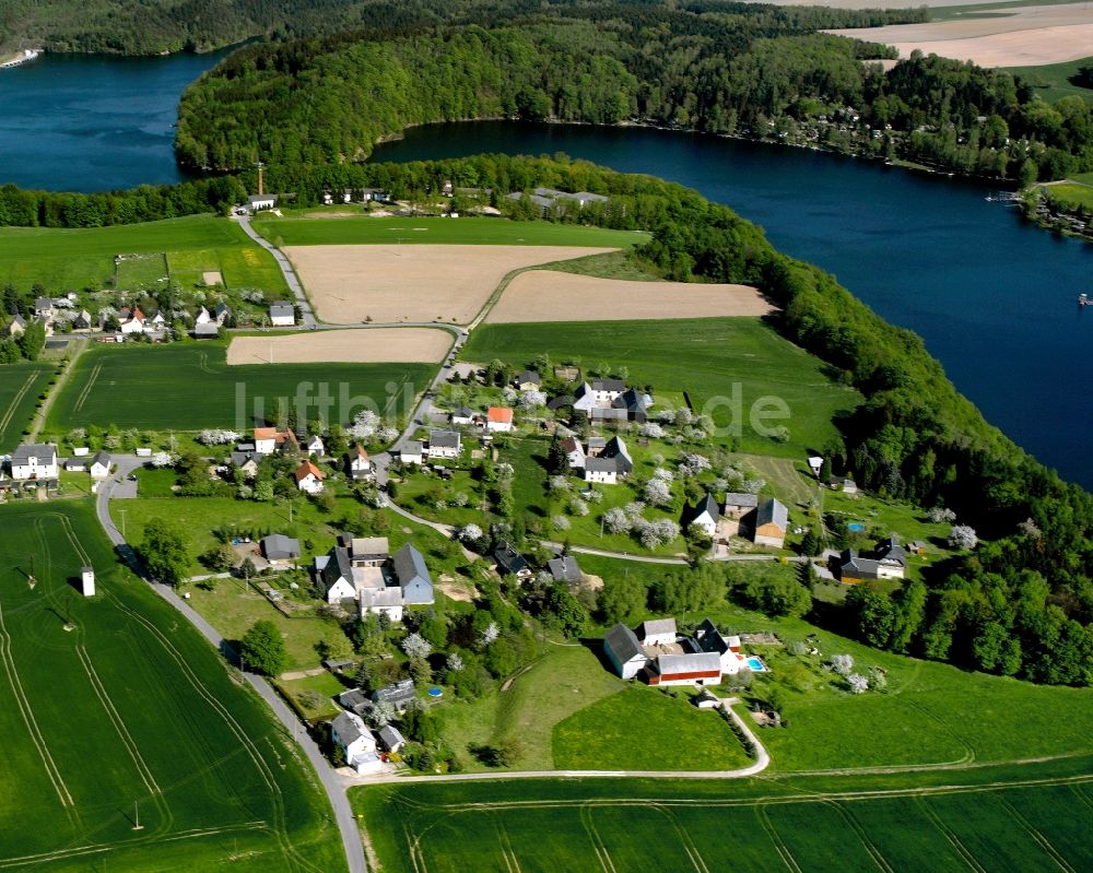 Luftaufnahme Höfchen - Dorfkern an den Fluss- Uferbereichen der Zschhopau in Höfchen im Bundesland Sachsen, Deutschland