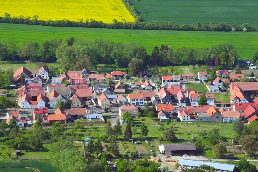 Freienbessingen von oben - Dorfkern in Freienbessingen im Bundesland Thüringen, Deutschland