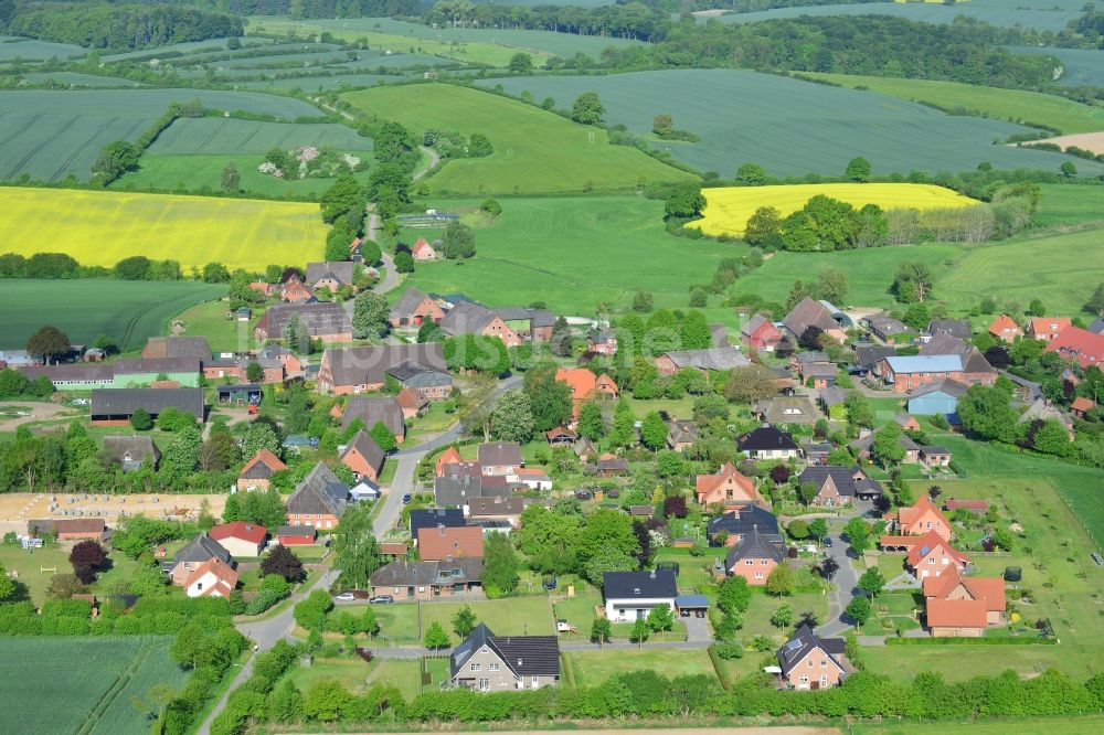 Göldenitz von oben - Dorfkern in Göldenitz im Bundesland Schleswig-Holstein