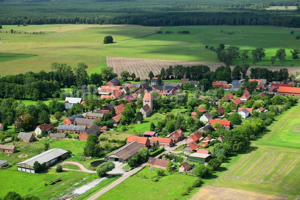Groß Leppin aus der Vogelperspektive: Dorfkern in Groß Leppin im Bundesland Brandenburg, Deutschland