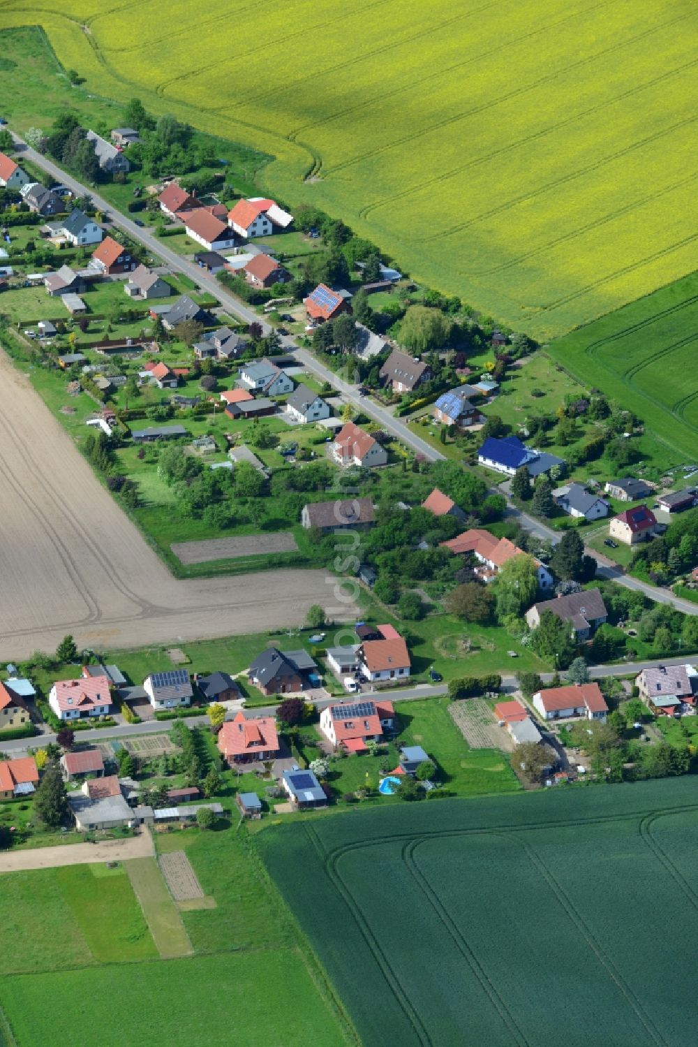 Güstow aus der Vogelperspektive: Dorfkern in Güstow im Bundesland Mecklenburg-Vorpommern