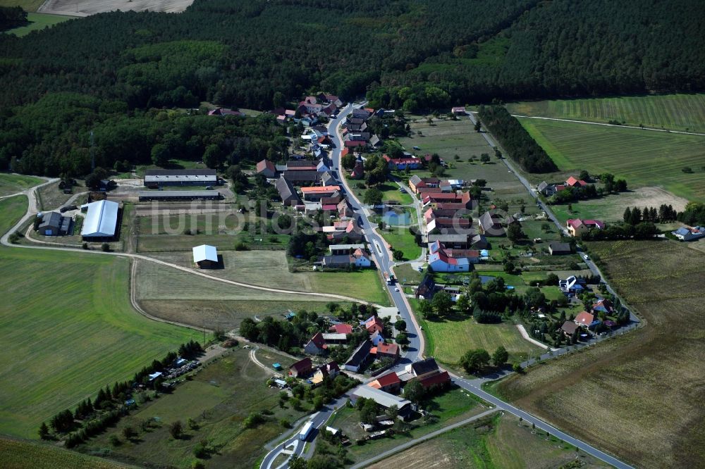 Haseloff aus der Vogelperspektive: Dorfkern in Haseloff im Bundesland Brandenburg, Deutschland
