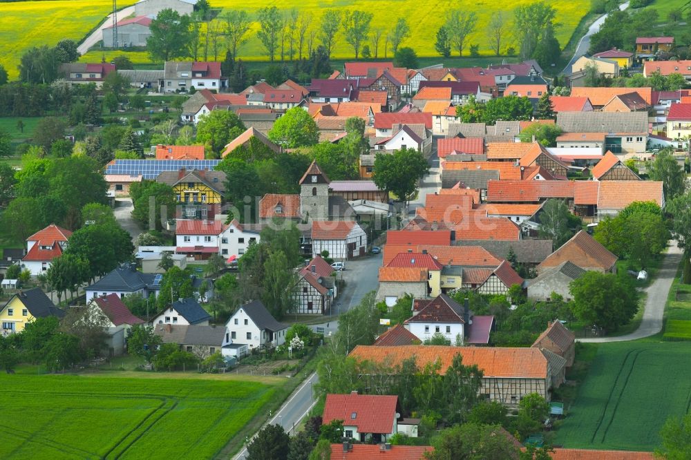 Kirchengel aus der Vogelperspektive: Dorfkern in Kirchengel im Bundesland Thüringen, Deutschland