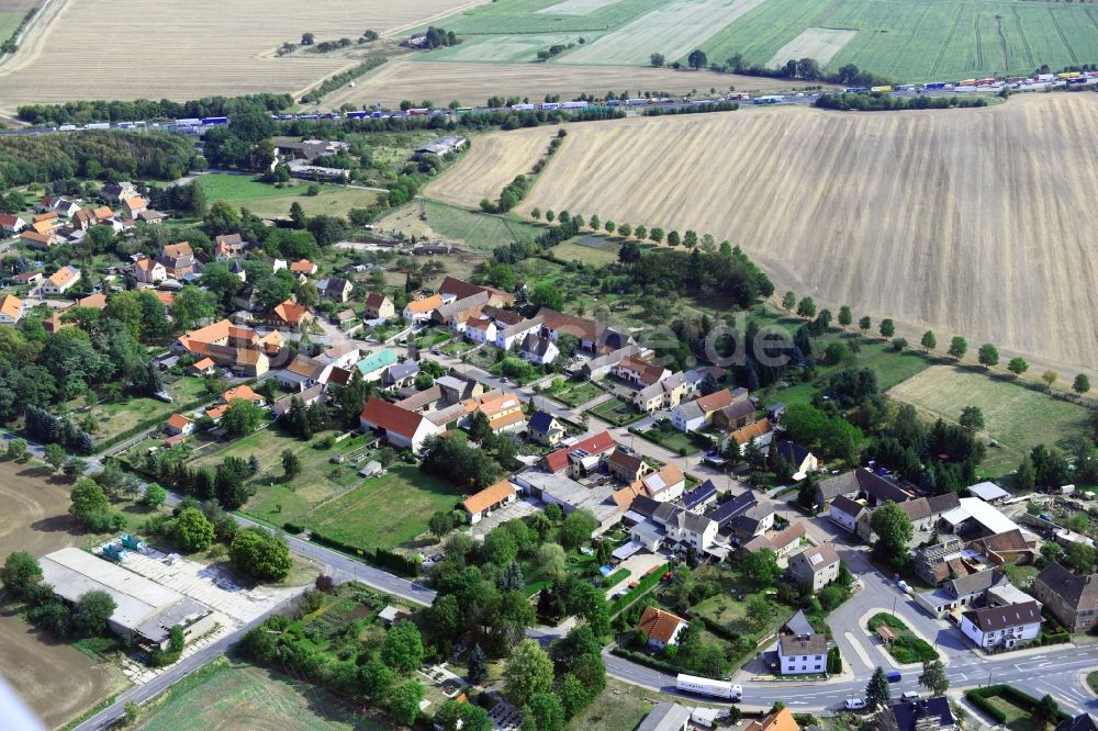 Luftaufnahme Kleinhelmsdorf - Dorfkern in Kleinhelmsdorf im Bundesland Sachsen-Anhalt, Deutschland