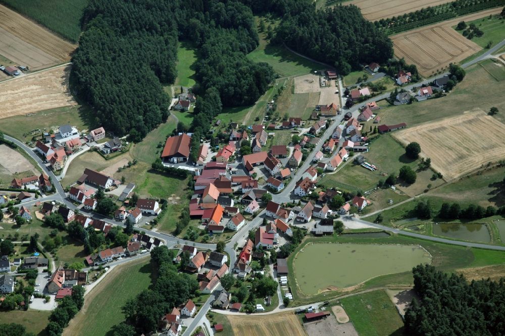 Lauf Bullach aus der Vogelperspektive: Dorfkern von Lauf an der Pegnitz Bullach im Bundesland Bayern