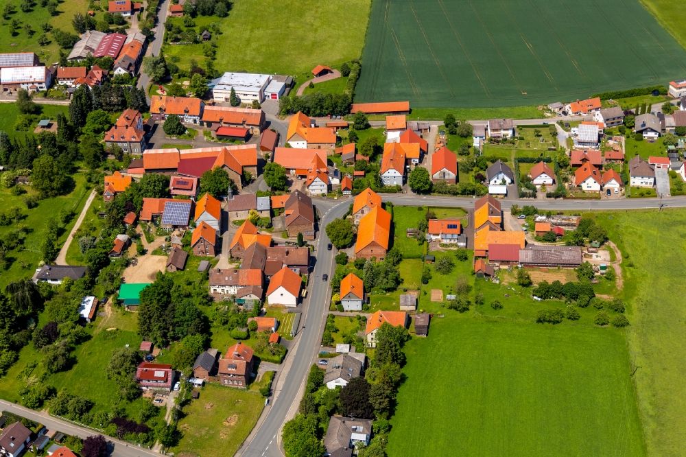 Lengefeld aus der Vogelperspektive: Dorfkern in Lengefeld im Bundesland Hessen, Deutschland