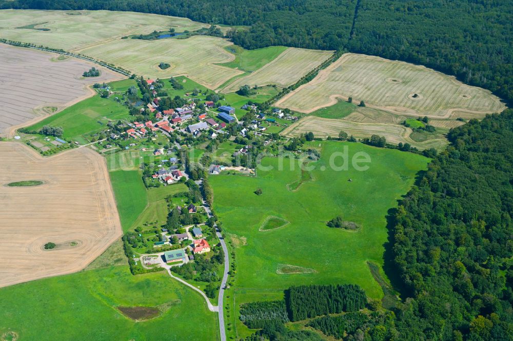 Luftbild Lüttenhagen - Dorfkern in Lüttenhagen im Bundesland Mecklenburg-Vorpommern, Deutschland
