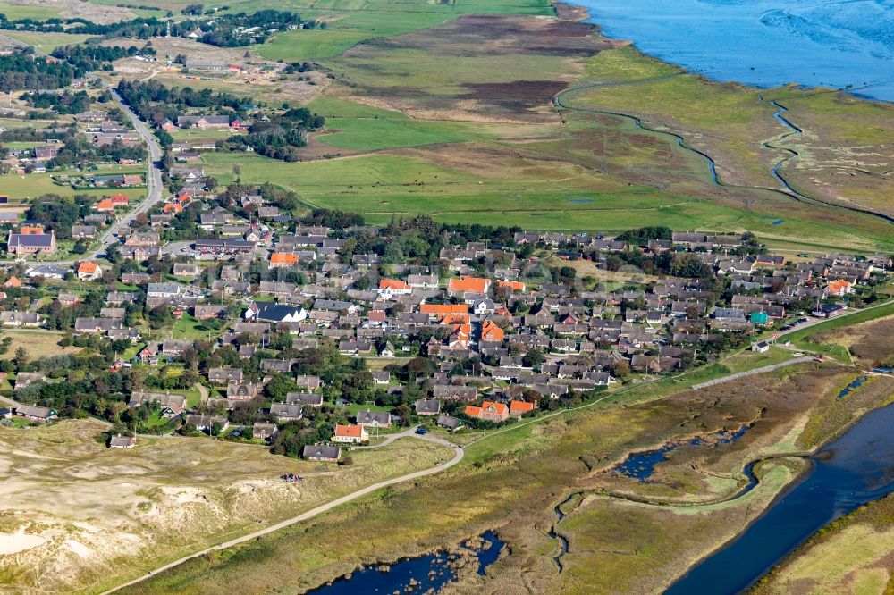 Luftbild Fanö - Dorfkern am Meeres- Küstenbereich des Nordsee Wattenmeers im Ortsteil Sönderho im Süden der Insel Fanö in Region Syddanmark, Dänemark
