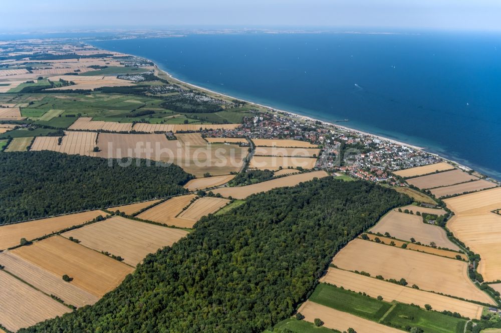 Luftaufnahme Dahme - Dorfkern am Meeres- Küstenbereich der Ostsee in Dahme im Bundesland Schleswig-Holstein, Deutschland