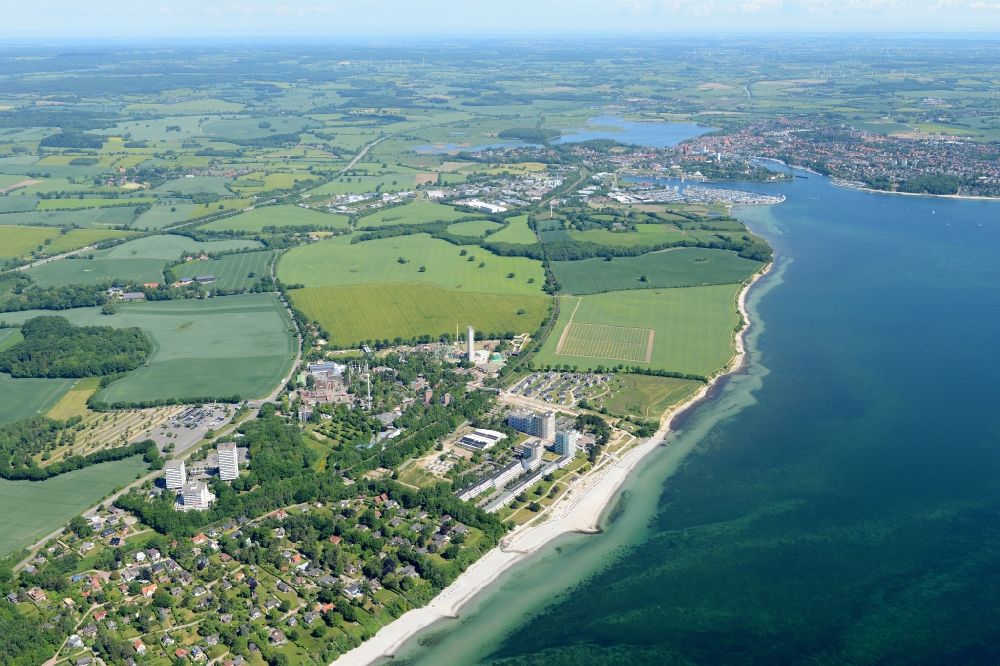 Sierksdorf aus der Vogelperspektive: Dorfkern am Meeres- Küstenbereich der Ostsee in Sierksdorf im Bundesland Schleswig-Holstein