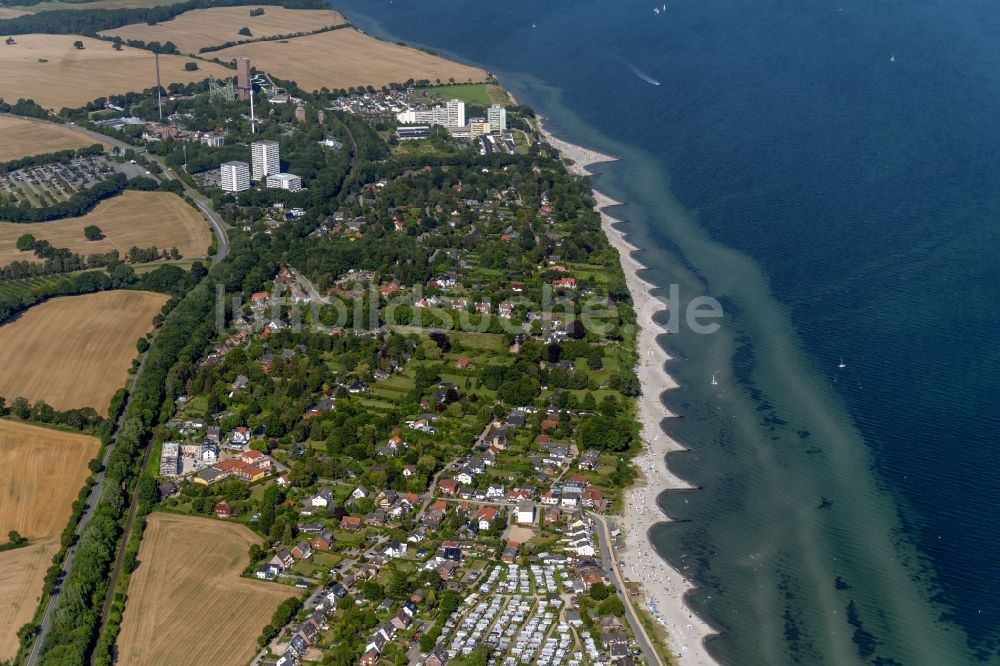 Sierksdorf von oben - Dorfkern am Meeres- Küstenbereich der in Sierksdorf im Bundesland Schleswig-Holstein, Deutschland