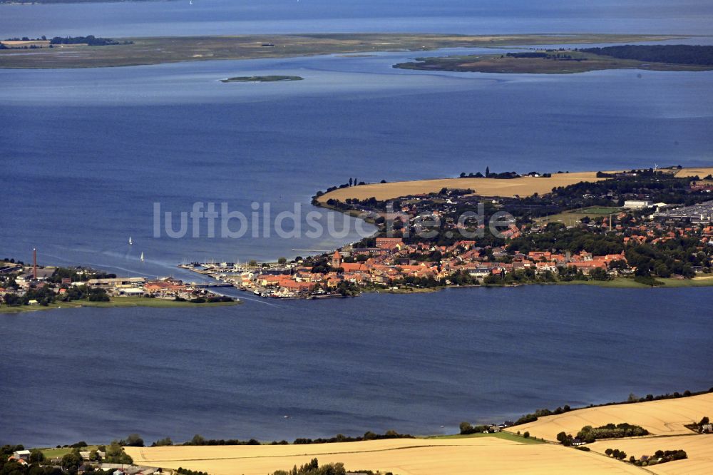 Luftbild Stege - Dorfkern am Meeres- Küstenbereich in Stege in Region Själland, Dänemark
