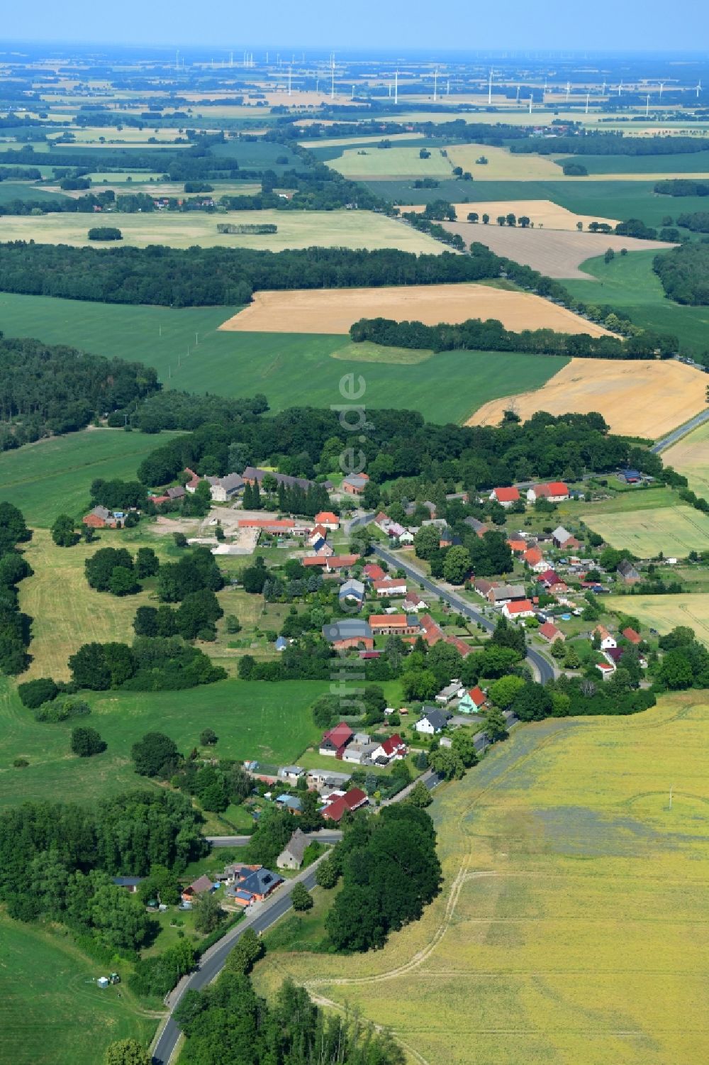 Mesendorf aus der Vogelperspektive: Dorfkern in Mesendorf im Bundesland Brandenburg, Deutschland