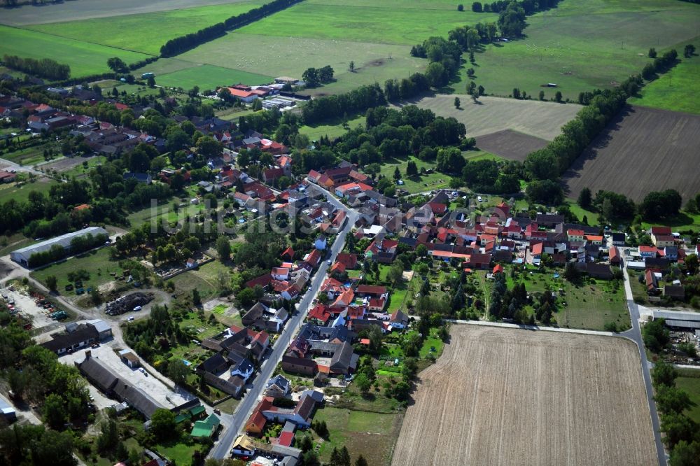 Mühlenfließ aus der Vogelperspektive: Dorfkern in Mühlenfließ im Bundesland Brandenburg, Deutschland