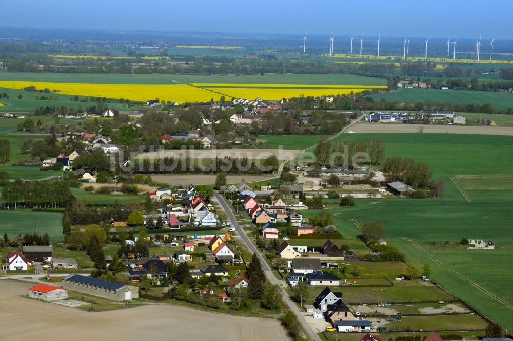Mildenberg aus der Vogelperspektive: Dorfkern in Mildenberg im Bundesland Brandenburg, Deutschland