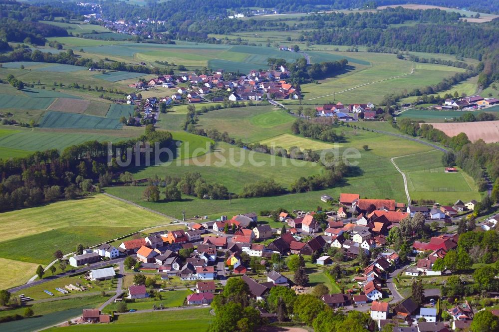 Niederstoll aus der Vogelperspektive: Dorfkern in Niederstoll im Bundesland Hessen, Deutschland