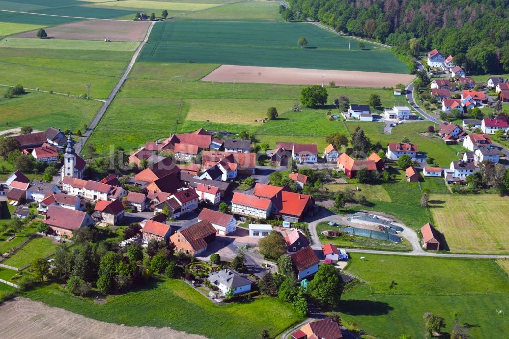 Oberstoppel aus der Vogelperspektive: Dorfkern in Oberstoppel im Bundesland Hessen, Deutschland