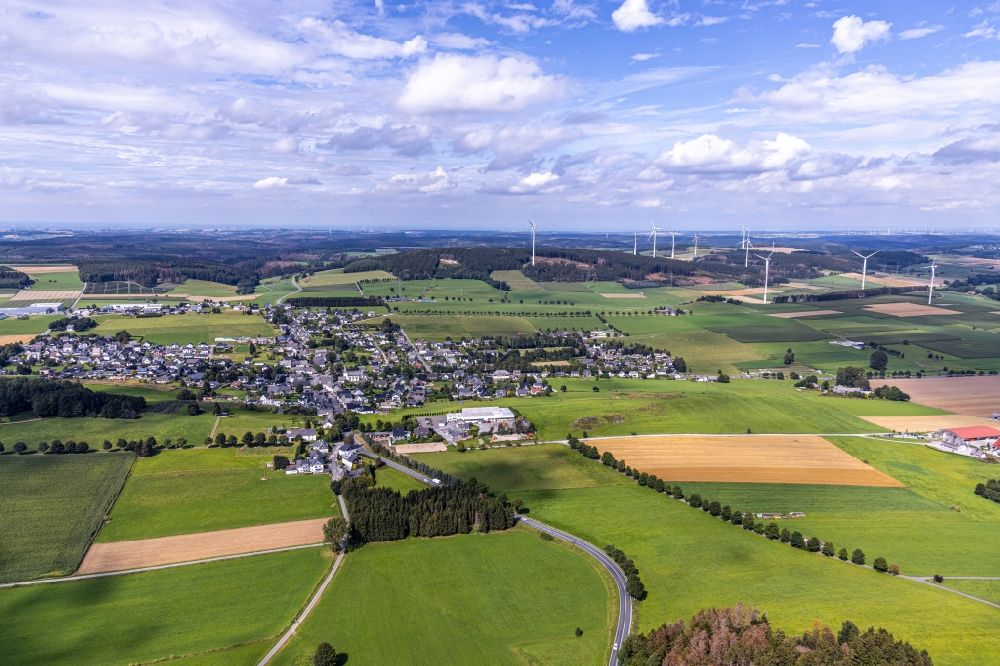 Luftaufnahme Brilon - Dorfkern im Ortsteil Altenbüren in Brilon im Bundesland Nordrhein-Westfalen, Deutschland