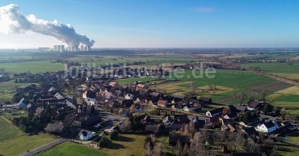 Luftaufnahme Jänschwalde - Dorfkern am Rande des Kraftwerkes in Jänschwalde im Bundesland Brandenburg, Deutschland