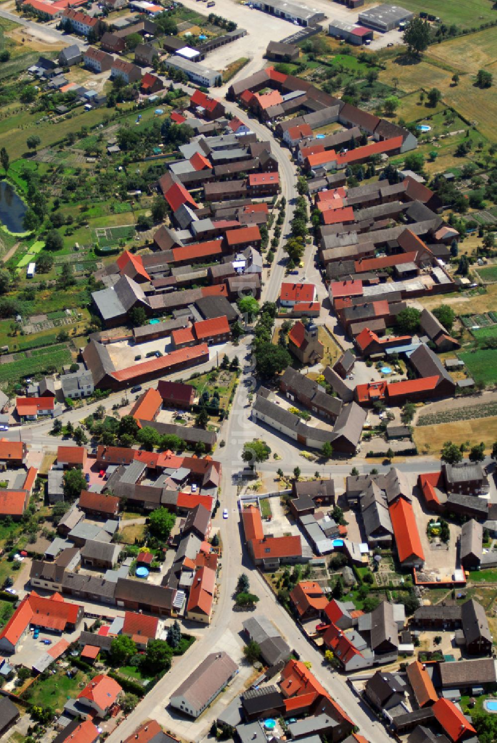 Luftbild Selbitz - Dorfkern am Rande des Kraftwerkes in Selbitz im Bundesland Sachsen-Anhalt, Deutschland